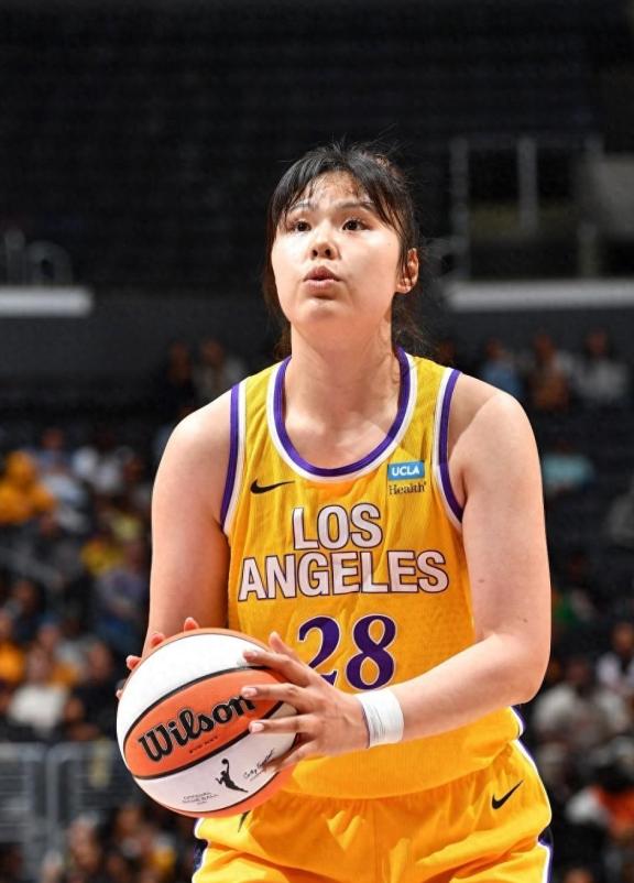 九游体育官网-李月汝砍赛季新高11分9篮板！WNBA飞翼擒太阳