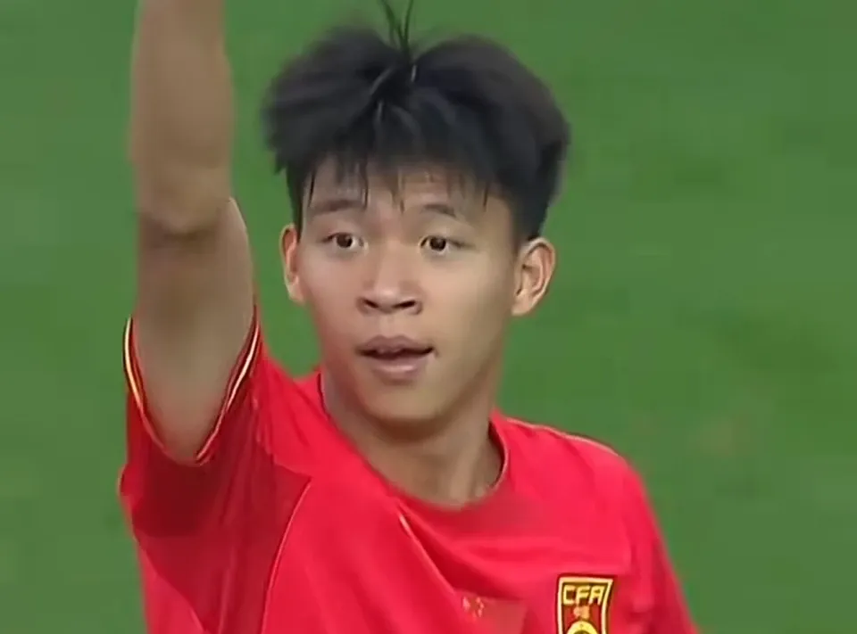 包含随着海港3-0！中超大变天，国安半程冠军：5队保级，王钰栋射手榜第3的词条