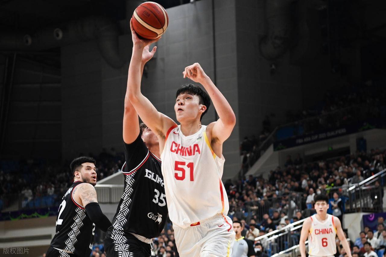 九游娱乐官网入口-杨瀚森命中三分后，向替补席做出“阿玛特拉斯”庆祝动作