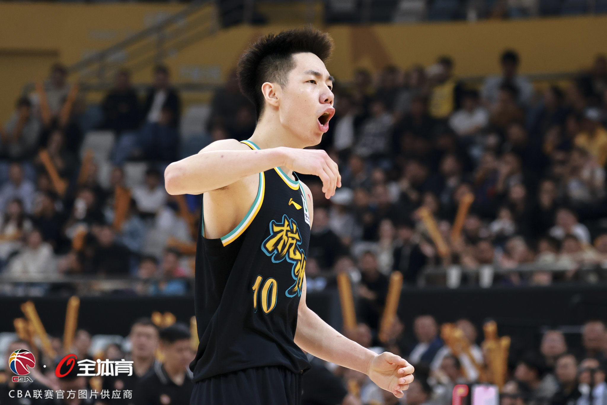 九游体育网页版-包含朱俊龙出战24分钟，投篮4中2得到6分4篮板1助攻1抢断1盖帽的词条