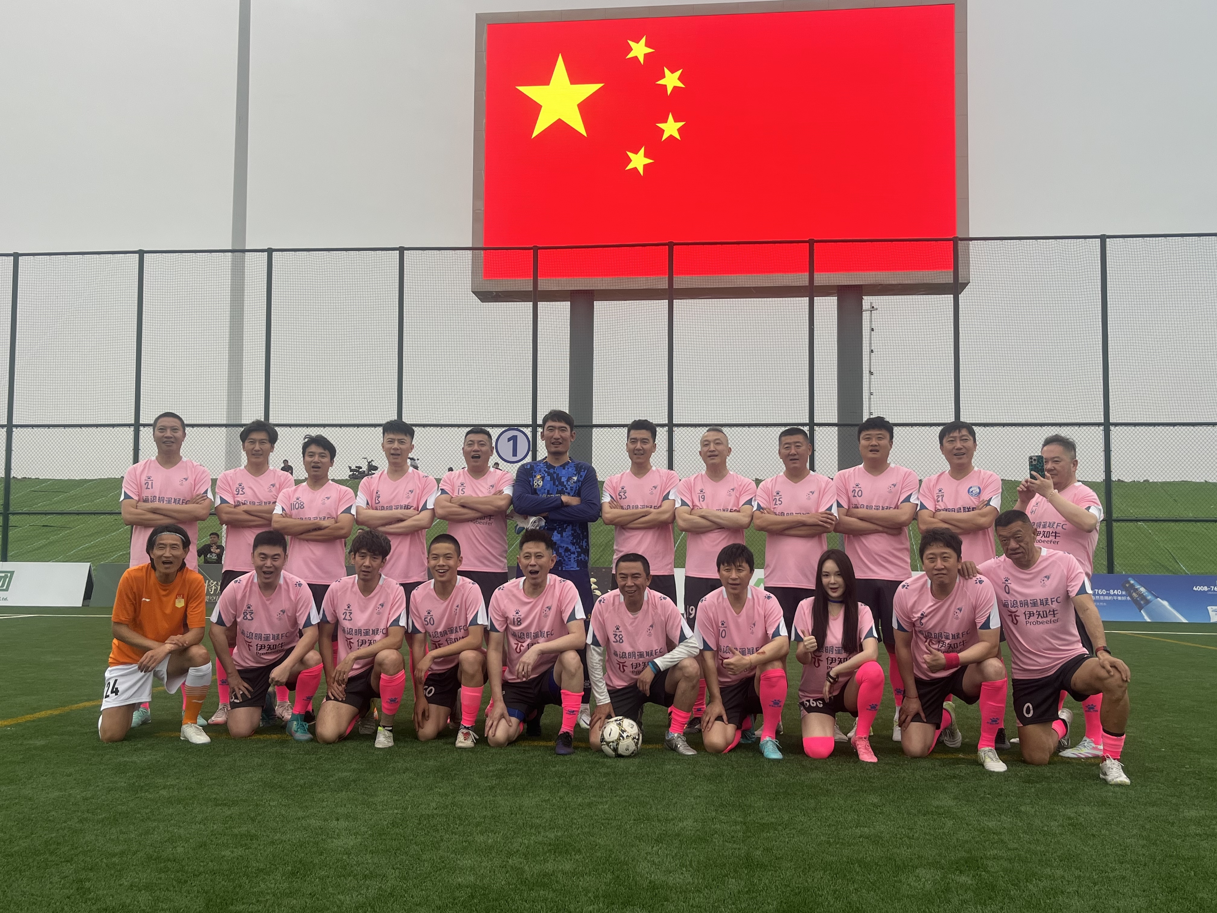 国际足坛大比拼：中国队赢得掌声，晋级看好的简单介绍